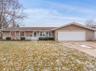 1801 Syracuse Ln, Schaumburg, IL 60193