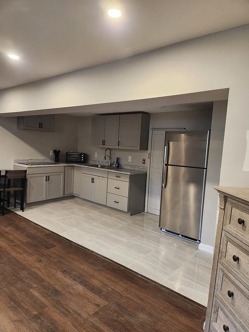 Studio Apartment with Murphy Bed — Photo 2