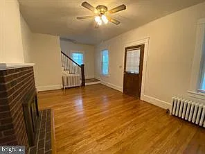 3 bed, 1.0 bath, 1242 sqft, $2,100 — Photo 2