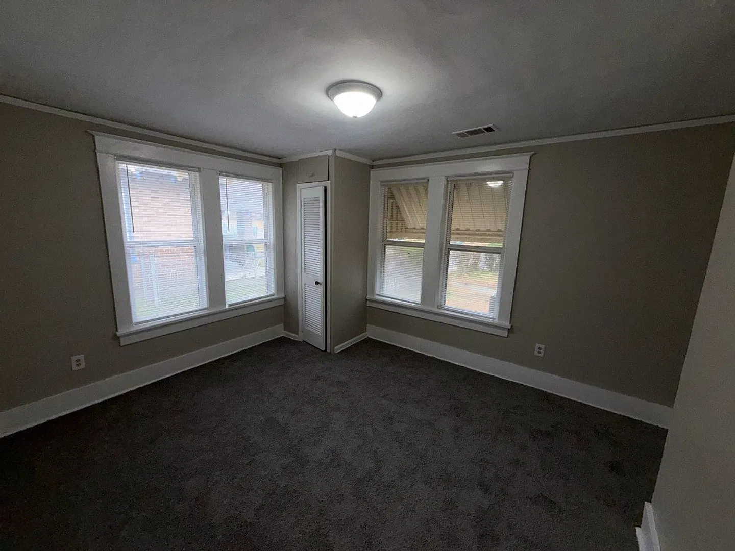 Charming 2-Bedroom Memphis Home with Classic Brick Exterior — Photo 4