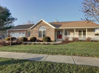 604 Hawk Dr, Mahomet, IL 61853