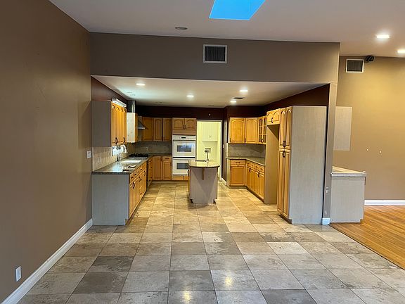 5th image of 1570 S 10th Ave