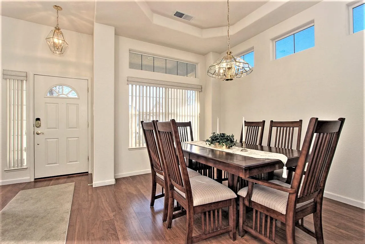 3 bed, 2229 sqft, $3,300 — Photo 3