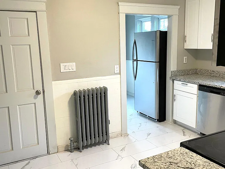 866 Smith St #1 — Photo 6