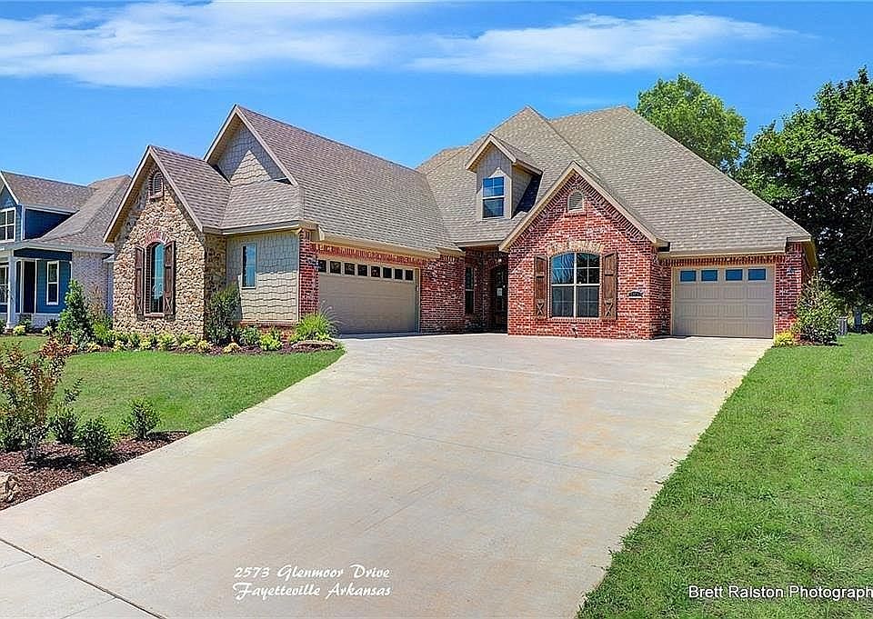1st image of 2573 N Glenmoor Dr