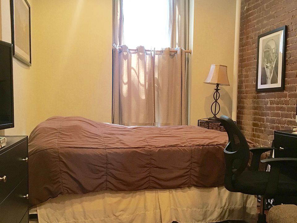 2nd image of 229 E 88th St APT 1E