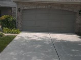 203 Springdale Ln, Bloomingdale, IL 60108