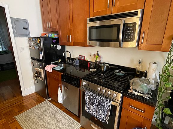 4th image of 14 Broadway Ter APT C