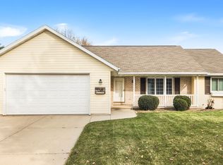 110 Hidden Ridges Cir, Combined Locks, WI 54113