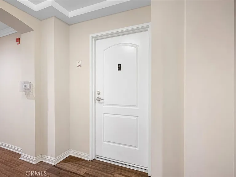 6800 Corbin Ave — Photo 2
