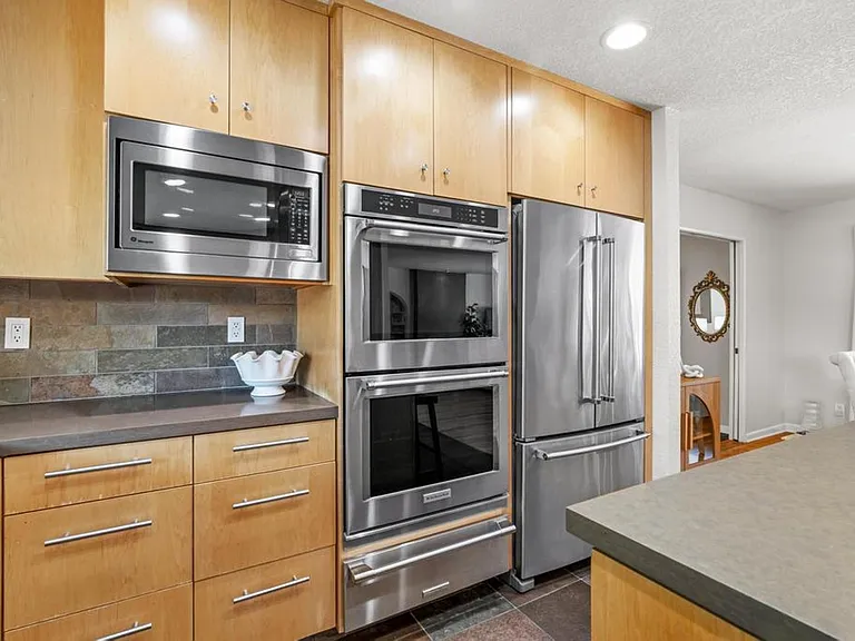 510 Northgate Dr — Photo 17