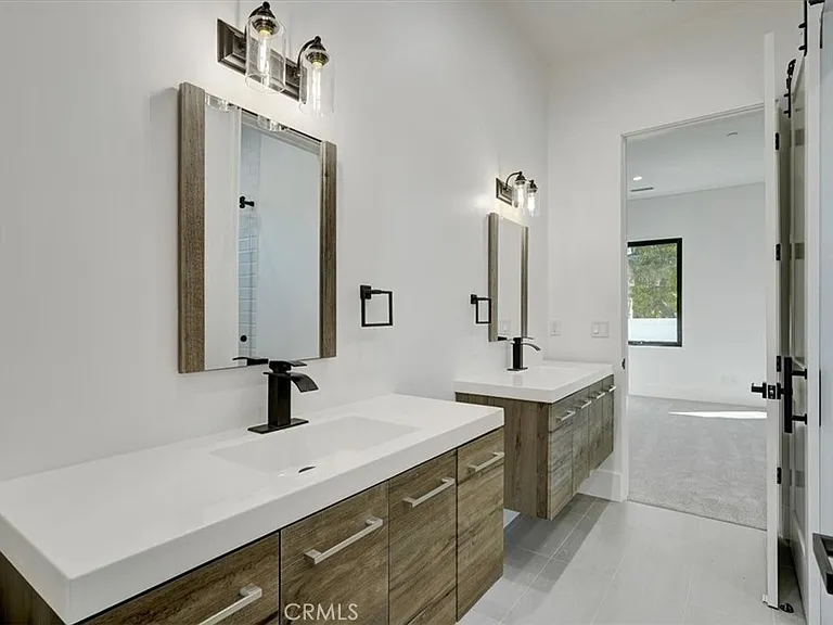 5520 Woodlake Ave — Photo 20