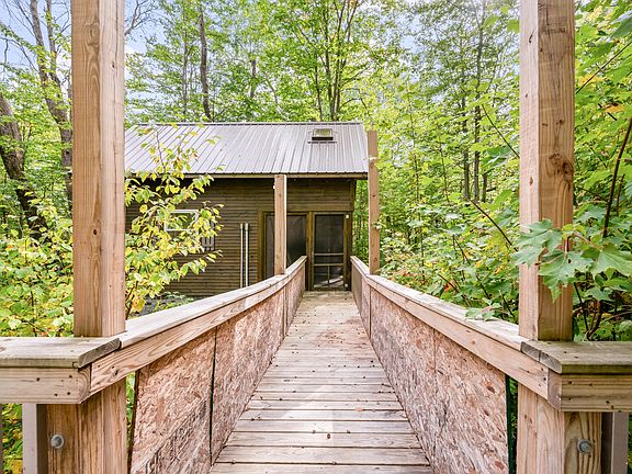 5th image of 132 Shores Dr