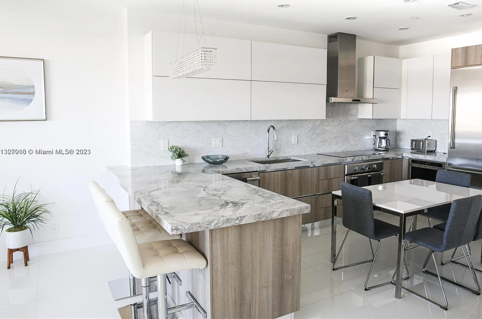 The Decoplage Condo — Photo 2