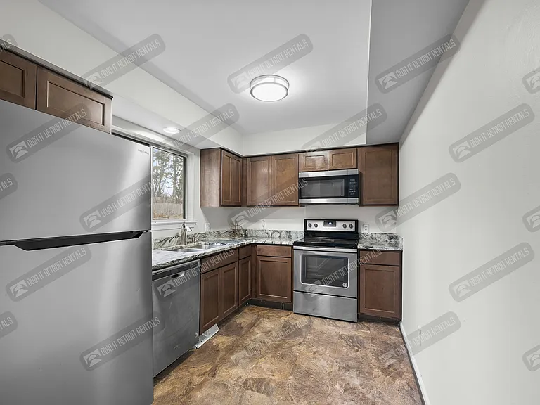 2245 S Commerce Rd — Photo 16