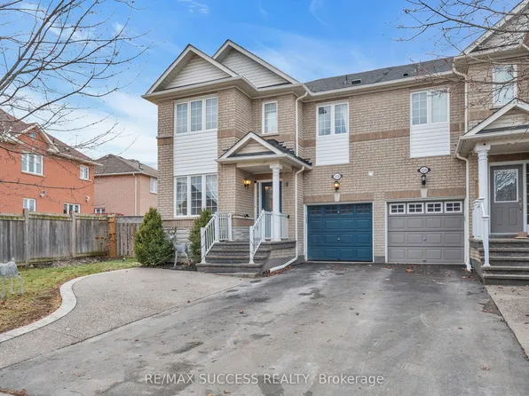228 Flagstone Way, Newmarket, ON L3X 2Y2