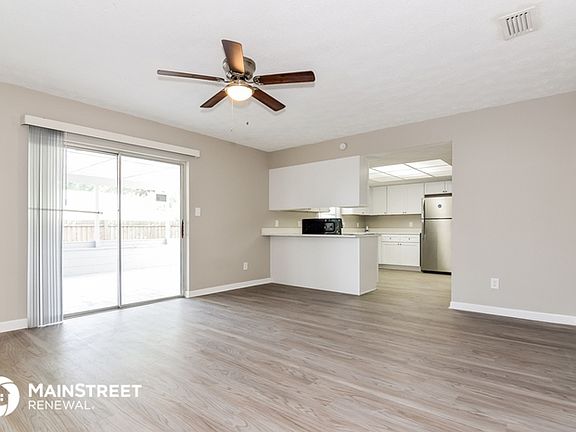 3rd image of 3815 Upland Pl