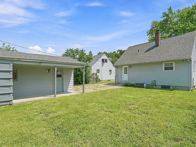 643 Westphal Ave — Photo 2
