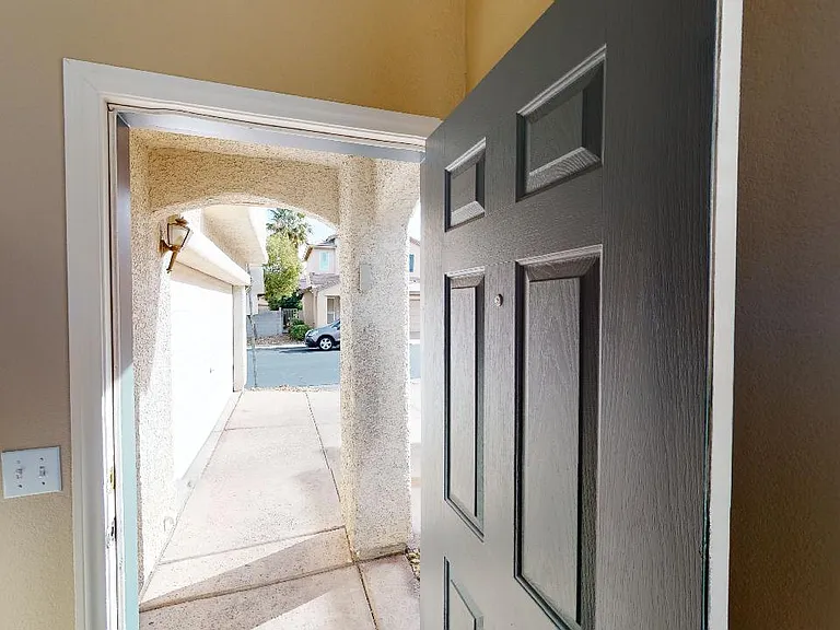 10225 Missouri Meadows St — Photo 3