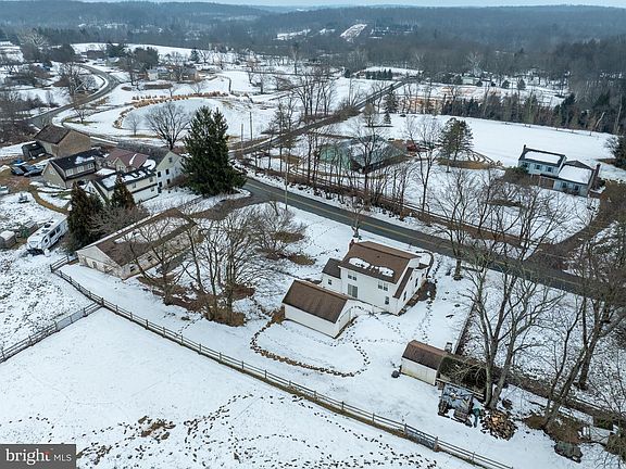 4th image of 215 Hopewell Rd