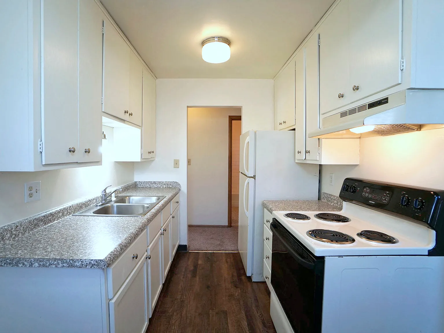 English Conway Place — Photo 4