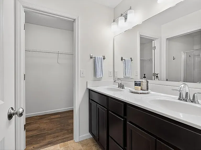 3272 Maitland Dr — Photo 26