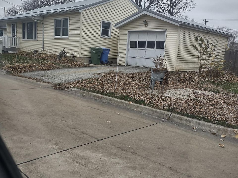 2nd image of 210 5th St E