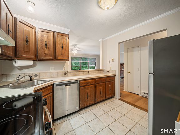 4th image of 110 Wellington Dr