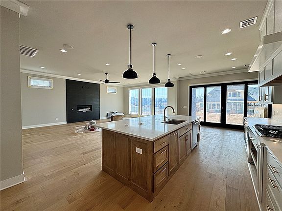 5th image of 3903 SW Centric Ave