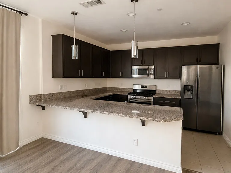 Iron Mountain Cir — Photo 2