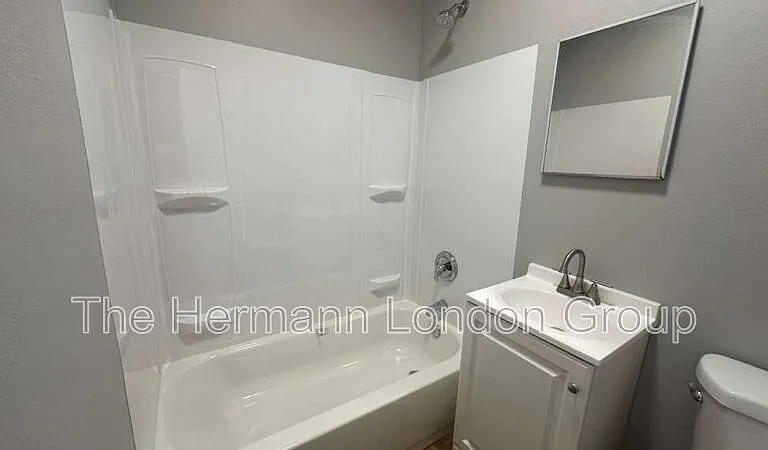5042 Pernod Ave #2F — Photo 6