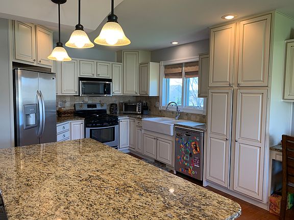 5th image of 901 Lakeview Ct