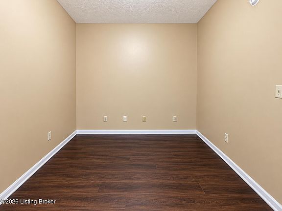 5th image of 907 E Hackberry St #5