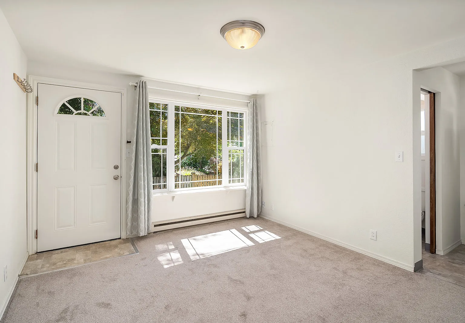 5444 Kirkwood Pl N — Photo 1