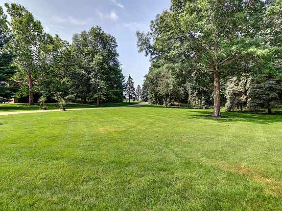 3rd image of 701 Hill Dr