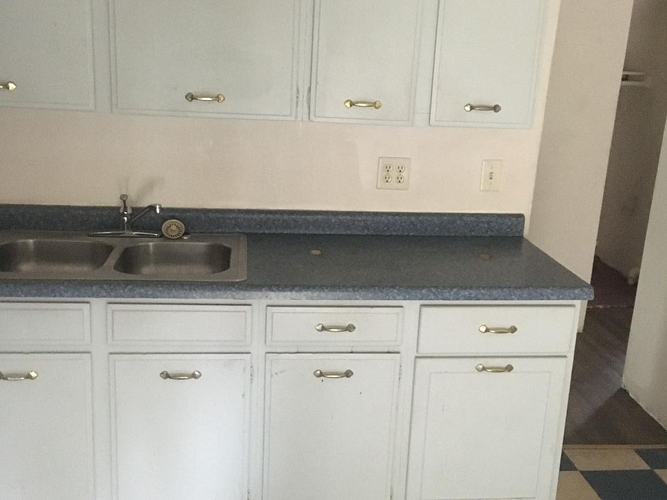2nd image of 206 Clark St APT 2