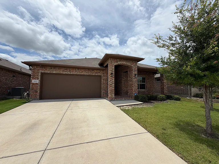 1257 Presidio Ln — Photo 1