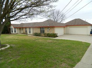 105 Creekview Dr, Waxahachie, TX 75165