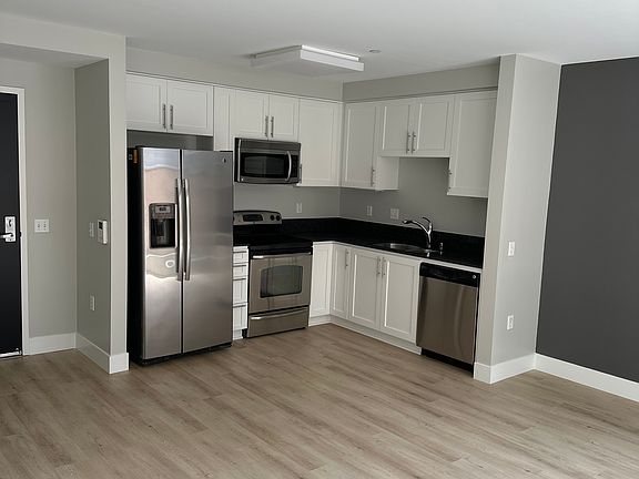 3rd image of 7 Vandewater St Unit 203