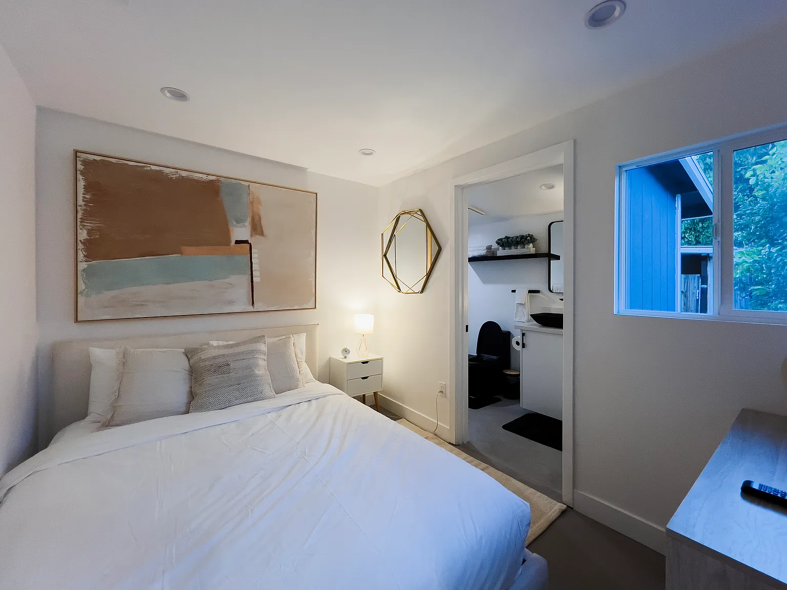 2 bed, 762 sqft, $3,700 — Photo 2