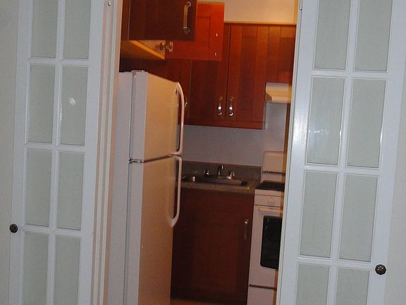 3rd image of 401 E 81st St APT 8M