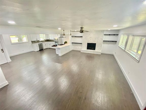2nd image of 1813 Charleston Dr