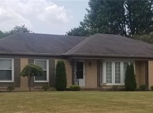 20 Fruitland Dr, New Castle, PA 16105