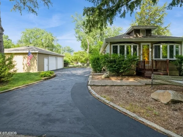 3201 S Waterview Ave, McHenry, IL 60051