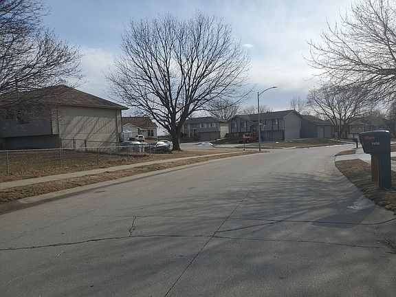 5th image of 7512 S 128th St