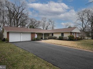 123 Crestview Dr, Willingboro, NJ 08046