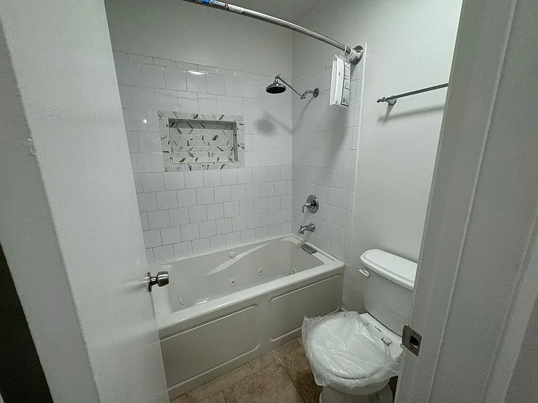 14220 Burbank Blvd — Photo 21