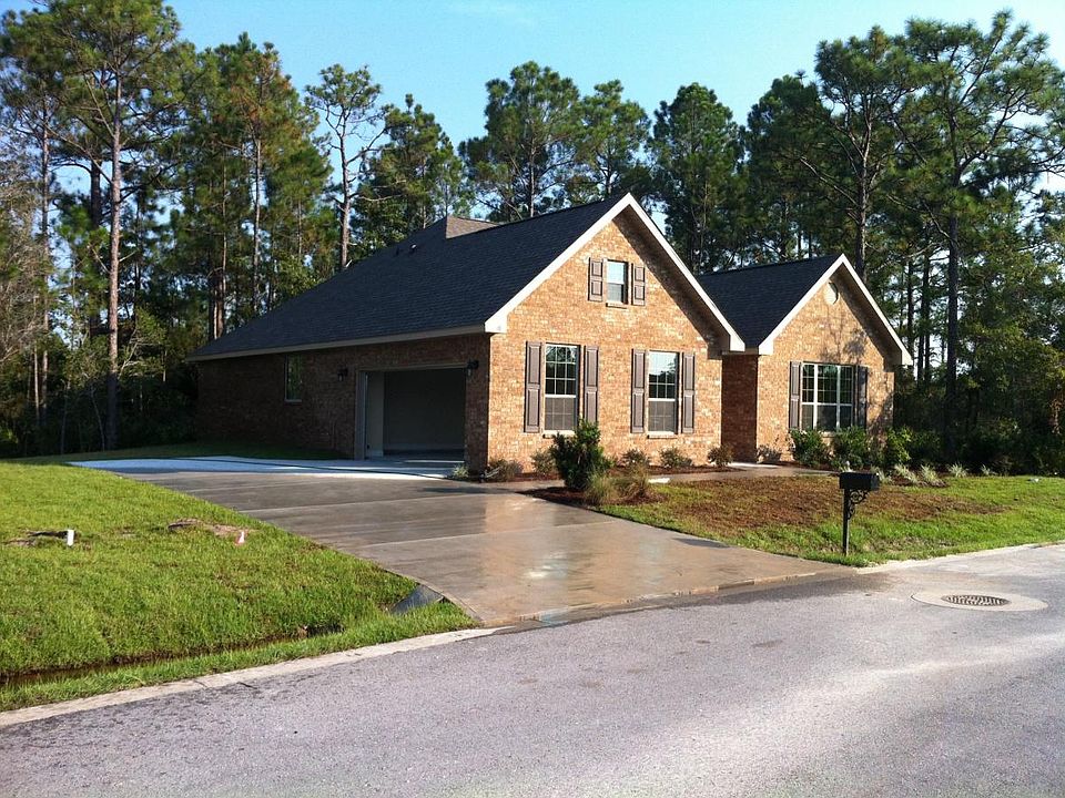 Front of house with side 2 car garage