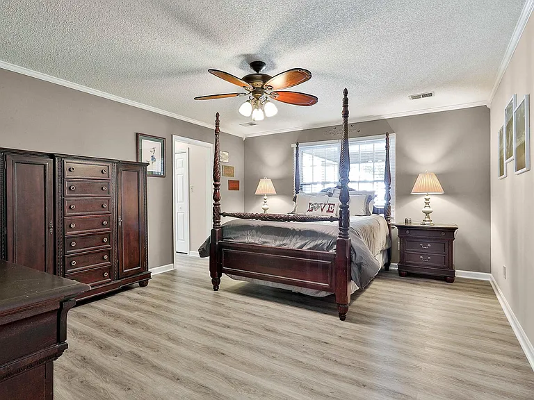 110 Hampton Woods Dr — Photo 32