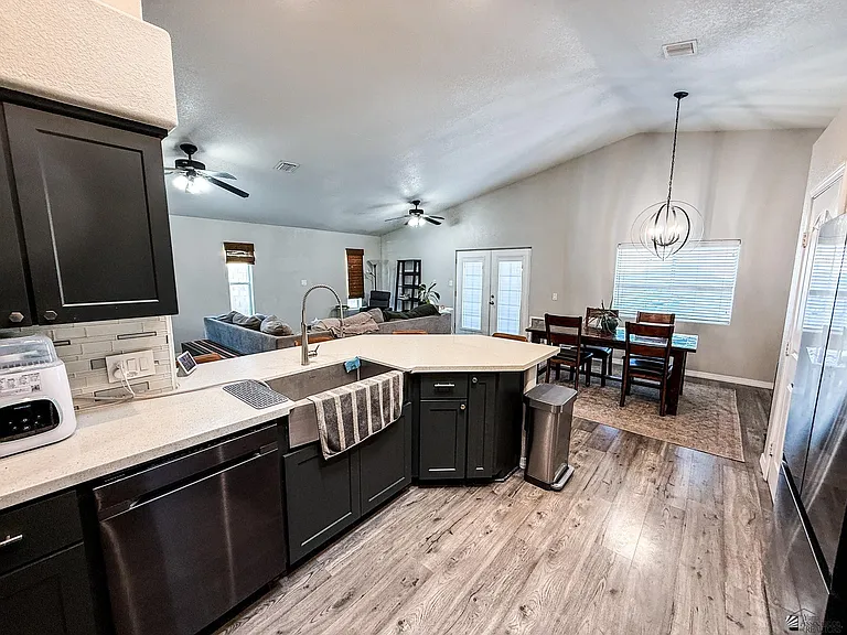 2695 S Mimosa Ave — Photo 15